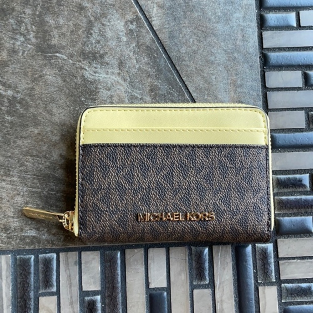 Michael Kors Medium Zip Around Card Case